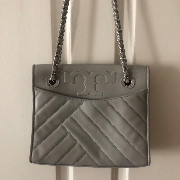 TORY BURCH Alexa Quilted Chain Shoulder Bag Silver/Grey - Picture 14 of 14